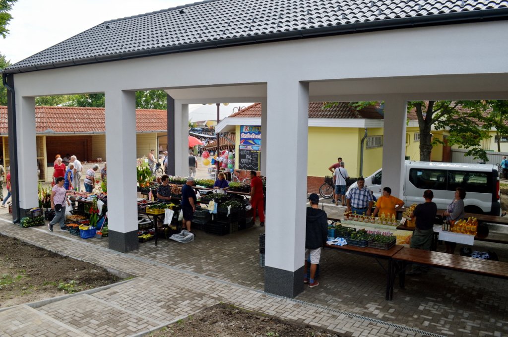 vásárcsarnok átadása 01